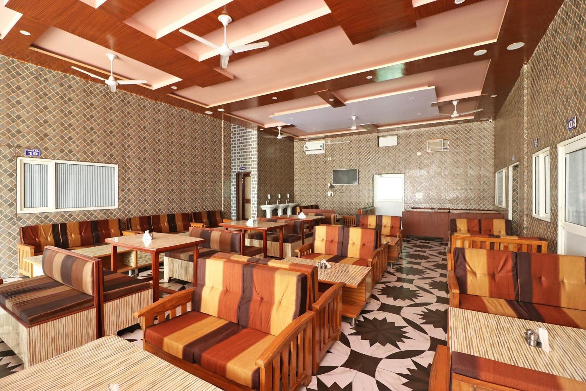 Hotel O Ch. Jyoti Hotel & Restaurant Dhāruhera Eksteriør billede