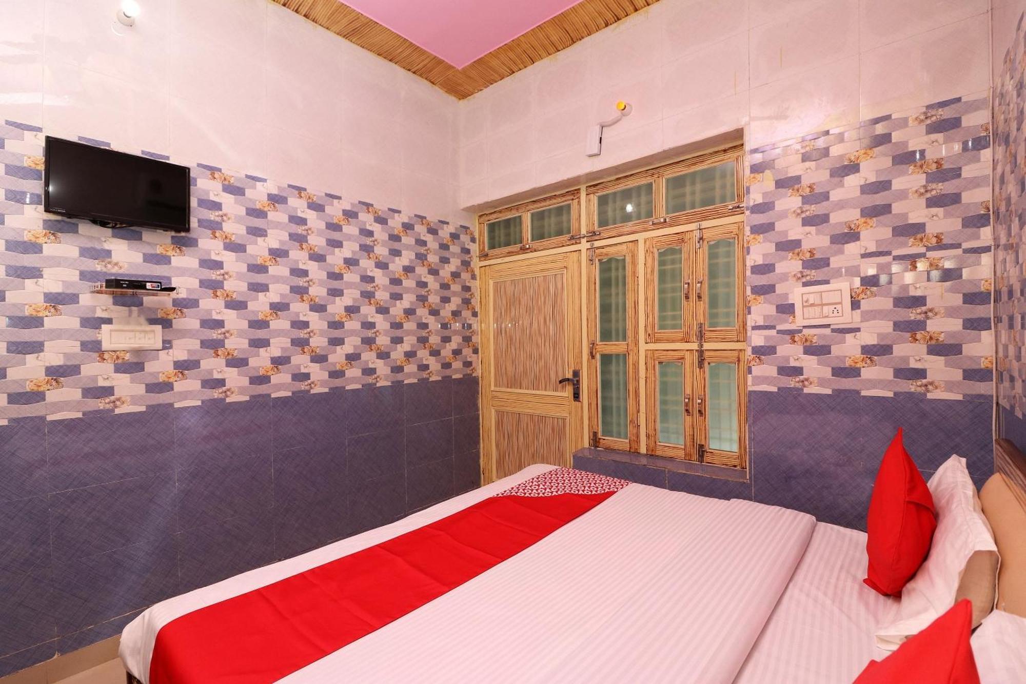 Hotel O Ch. Jyoti Hotel & Restaurant Dhāruhera Eksteriør billede