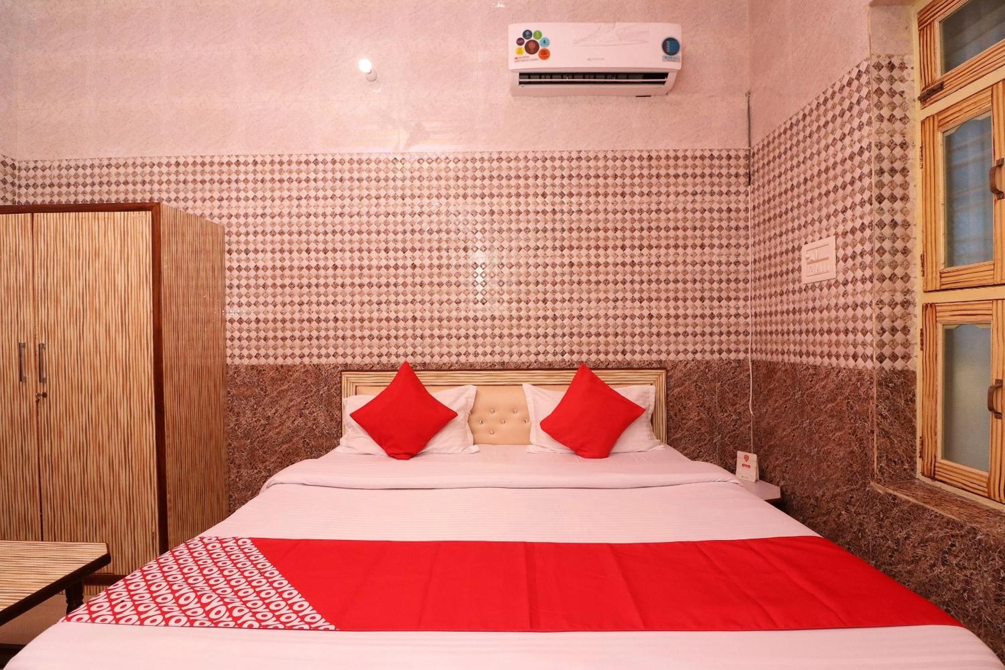 Hotel O Ch. Jyoti Hotel & Restaurant Dhāruhera Eksteriør billede