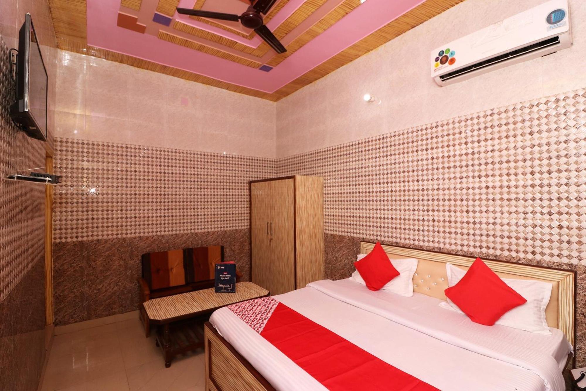 Hotel O Ch. Jyoti Hotel & Restaurant Dhāruhera Eksteriør billede