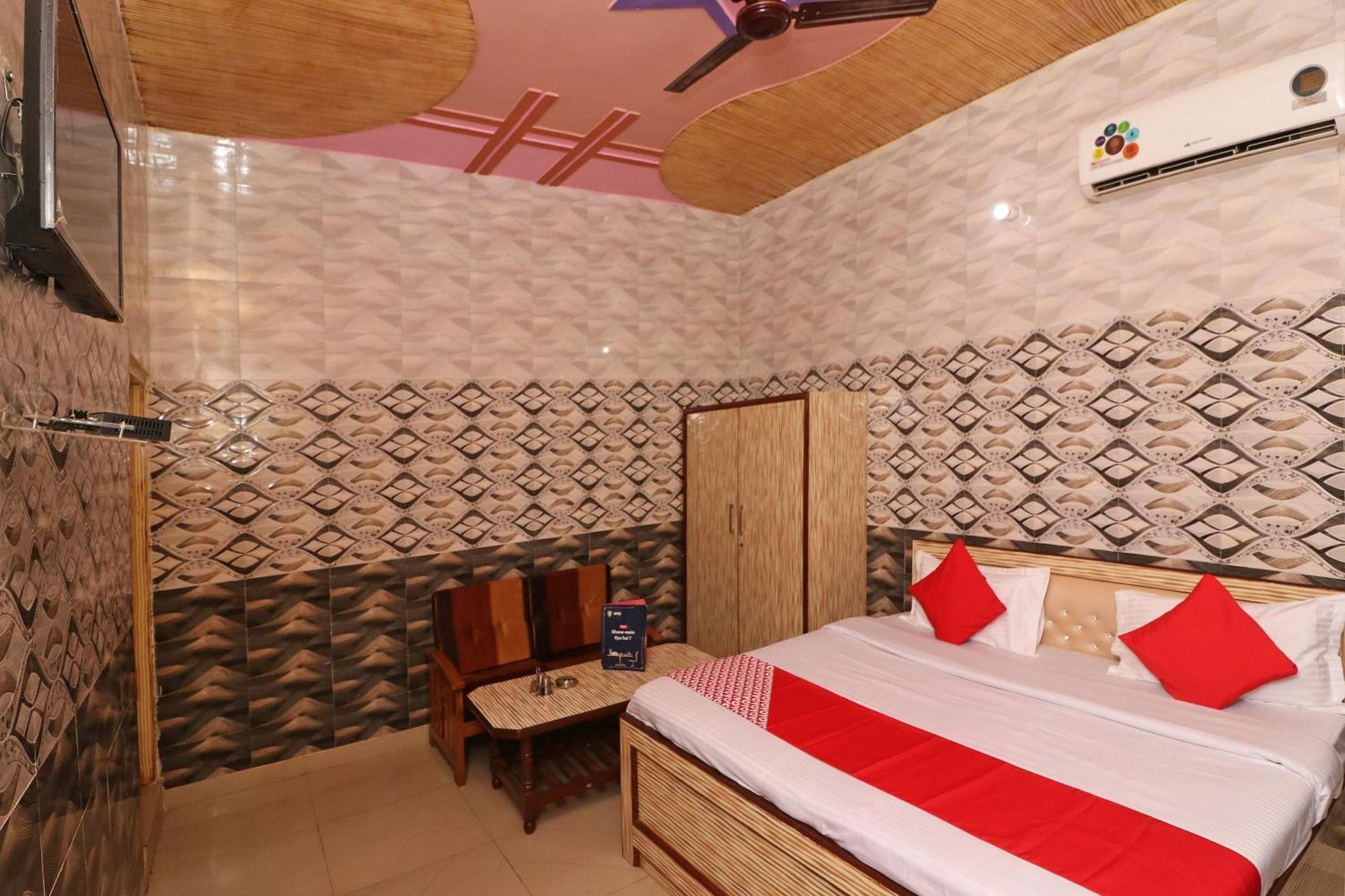 Hotel O Ch. Jyoti Hotel & Restaurant Dhāruhera Eksteriør billede