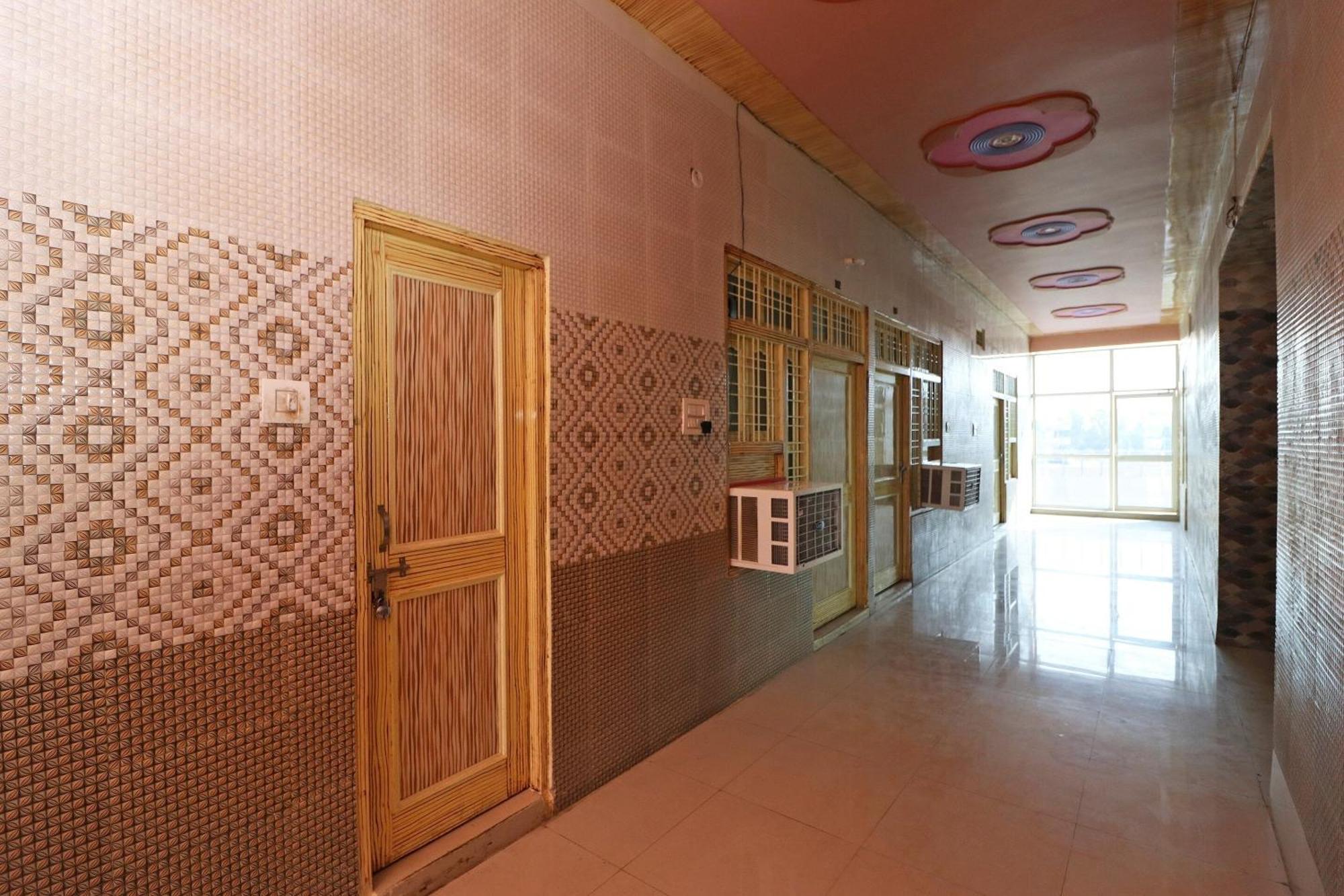 Hotel O Ch. Jyoti Hotel & Restaurant Dhāruhera Eksteriør billede