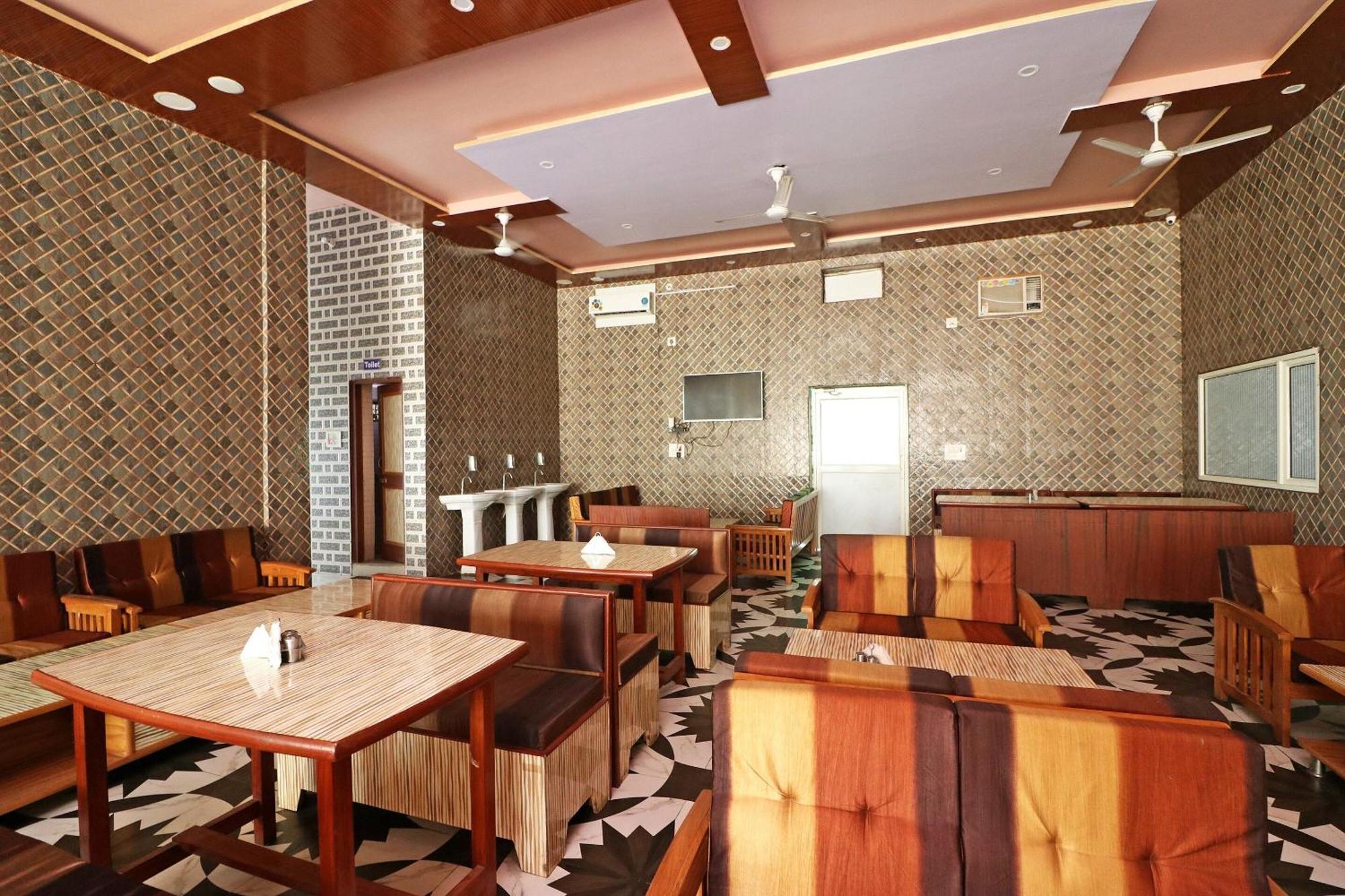 Hotel O Ch. Jyoti Hotel & Restaurant Dhāruhera Eksteriør billede